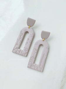 Tayla Arch in Lavender