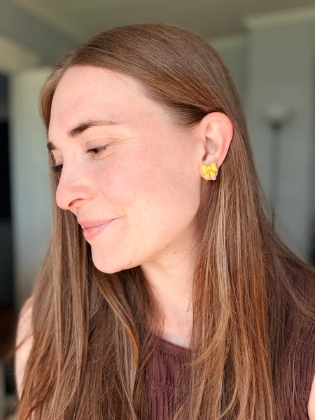 Pencil Bow Stud